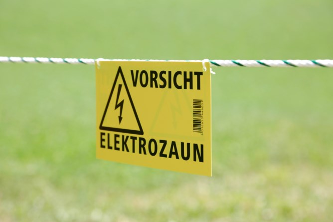 Warnschild Elektrozaun beidseitig bedruckt gelb